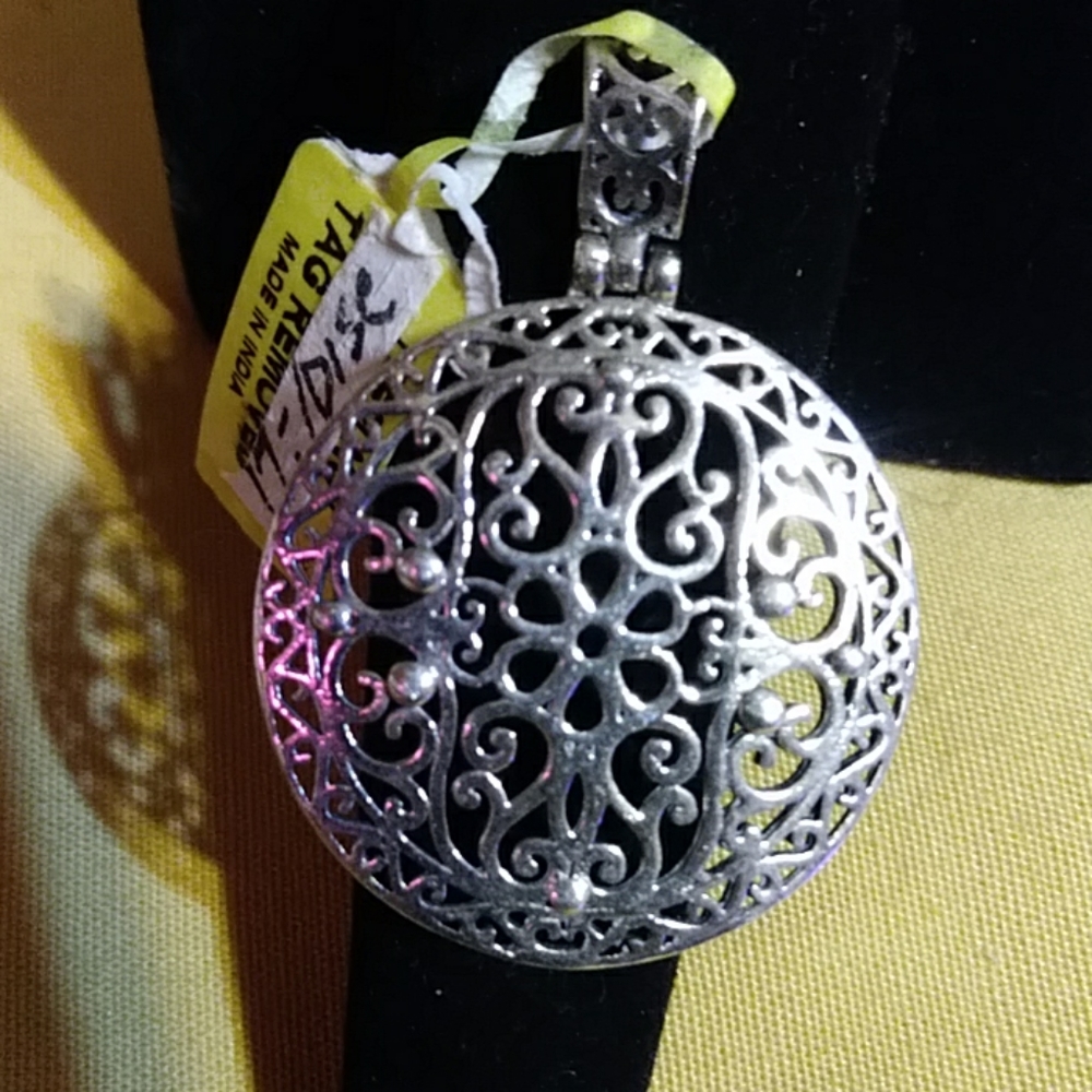 NWT-*PENDANT ONLY)* ' STERLING 1-2/4"dia.,OPEN CUT